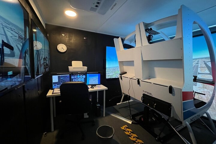 Ultra Realistic Helicopter Simulator Experience in Airflite Way - Photo 1 of 6